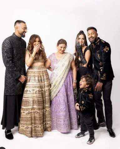 Hardik Pandya with his family