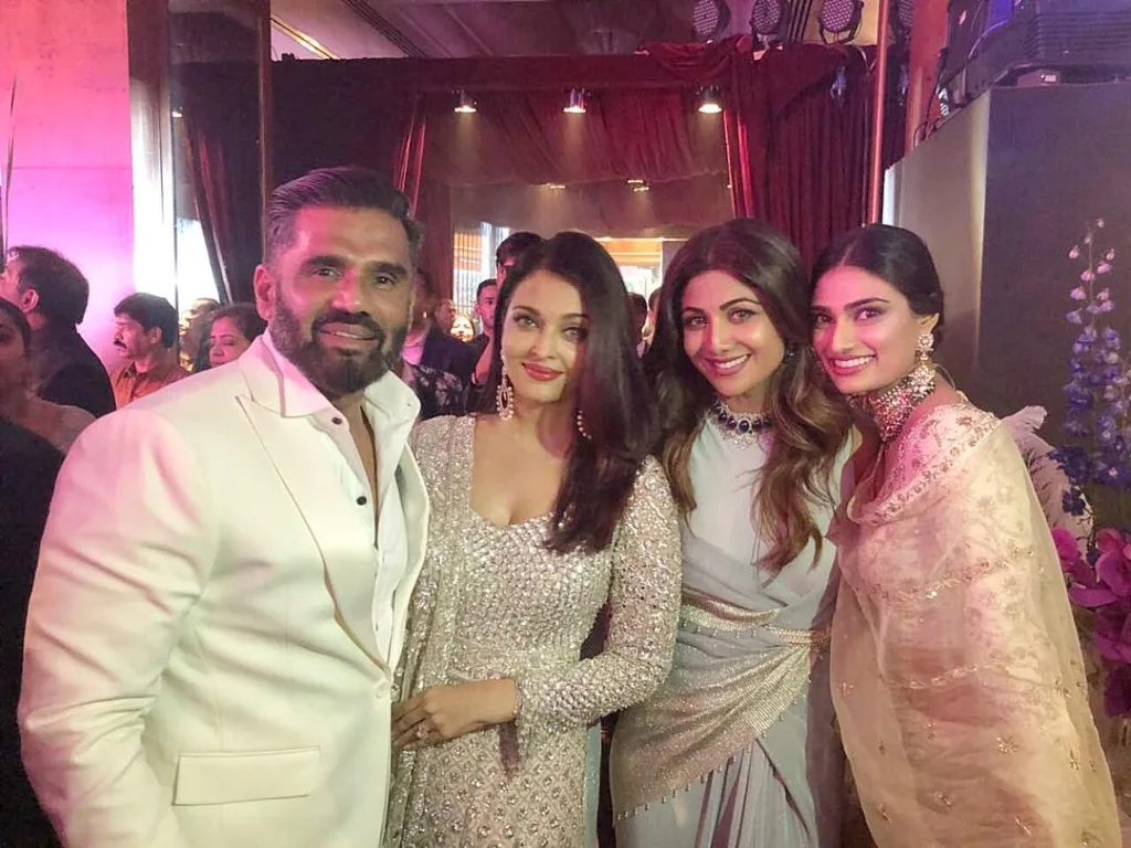 Athiya shetti and his father and others